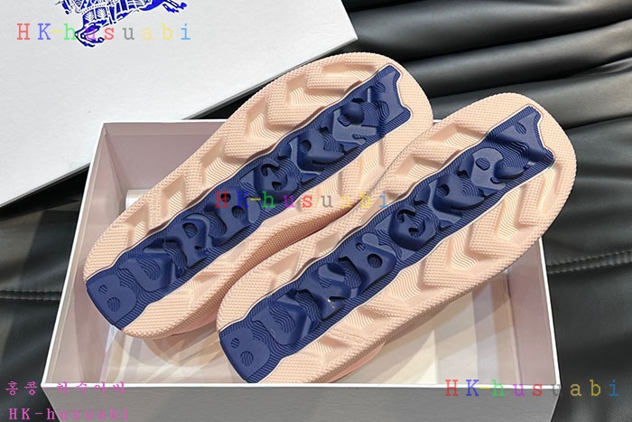 NEW 버버리 신발 신상 BB 85704009