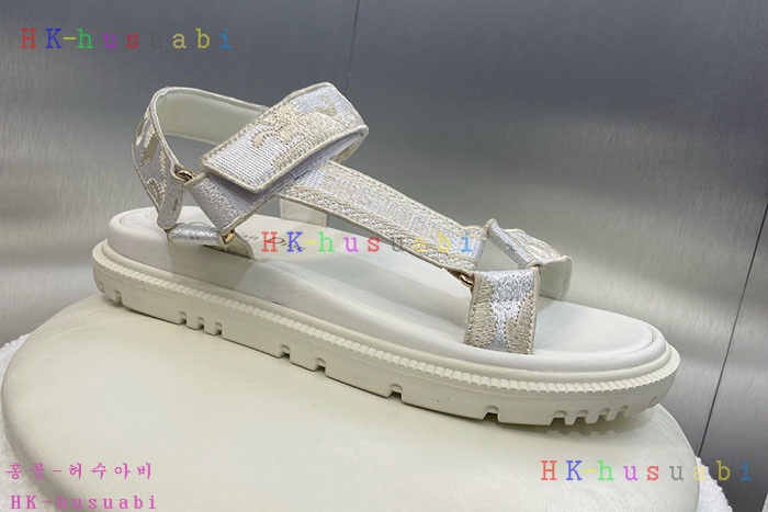 NEW 디올 신발 신상 DR 599512