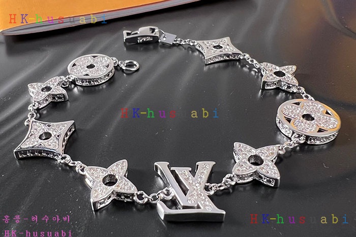 NEW 루이비통 팔찌 신상 LV 955817