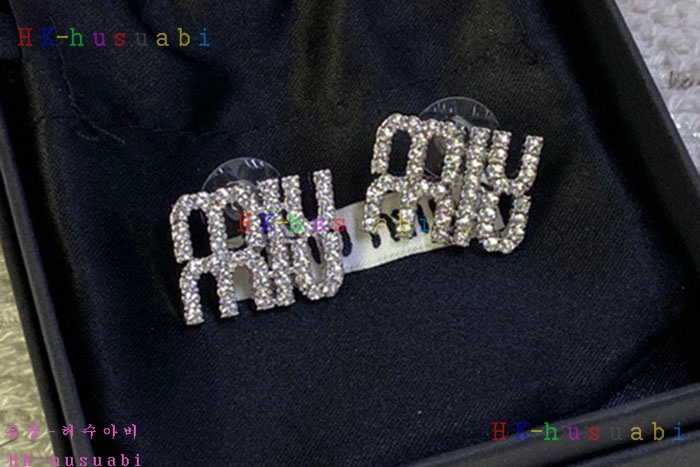 NEW 미우미우 귀걸이 신상 MU 258819