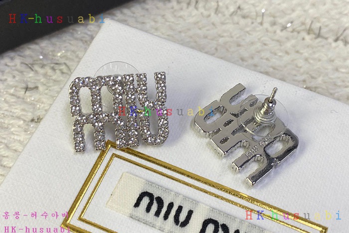 NEW 미우미우 귀걸이 신상 MU 258819