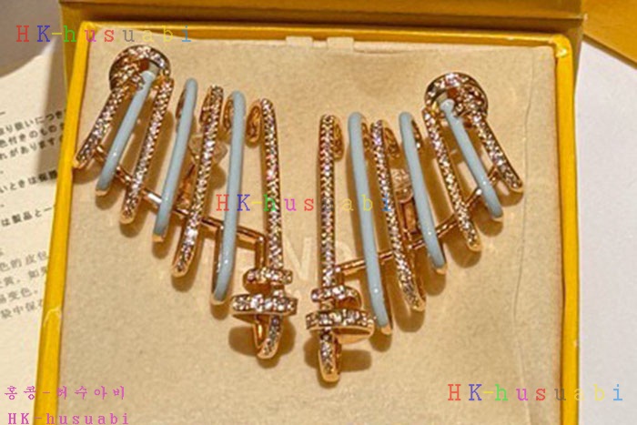 NEW 펜디 귀걸이 신상 FD 177404