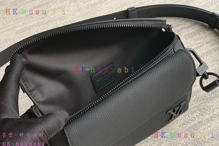 ★미러급★루이비통 파일럿 웨어러블 월릿 블랙 M83563