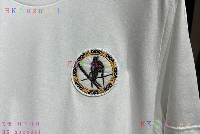 NEW 디올 반팔티 신상 DR 558039
