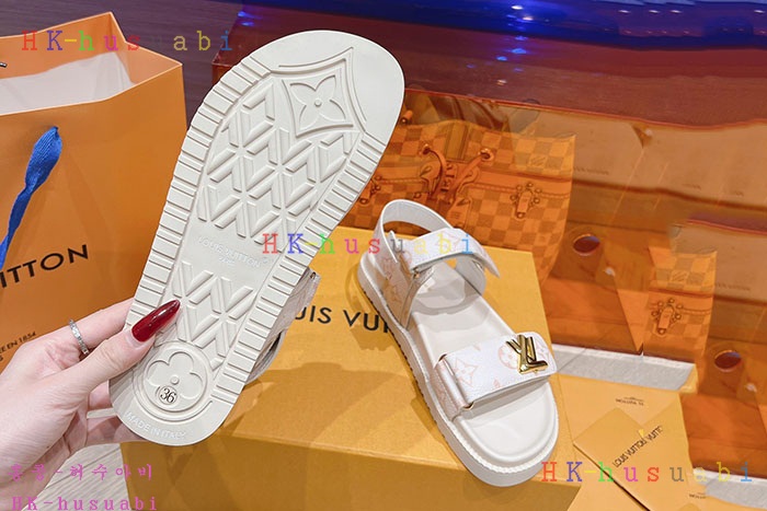 NEW 루이비통 샌들 신상 LV 1180606