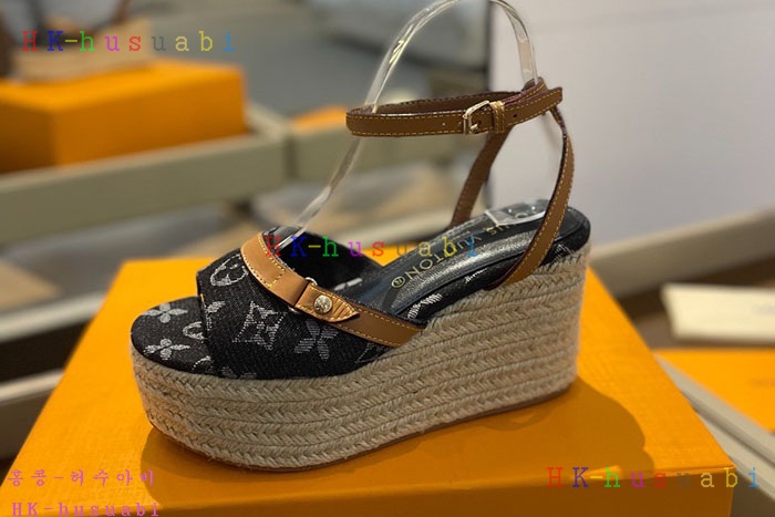 NEW 루이비통 샌들  신상 LV 79114