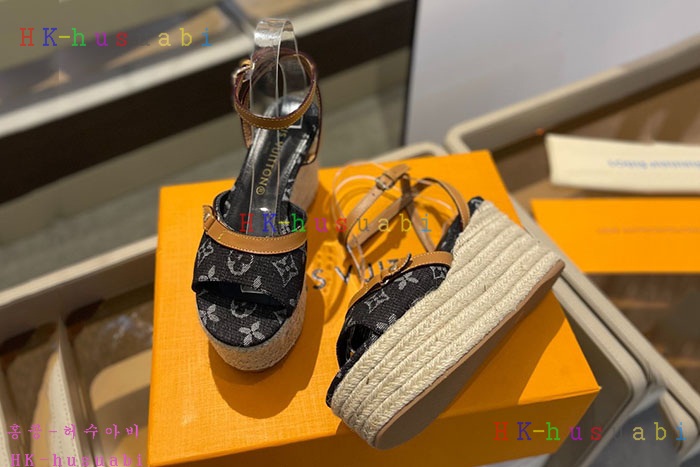 NEW 루이비통 샌들  신상 LV 79114