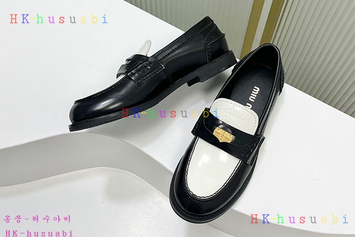 NEW 미우미우 로퍼 신상 M 8557042