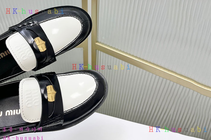 NEW 미우미우 로퍼 신상 M 8557042