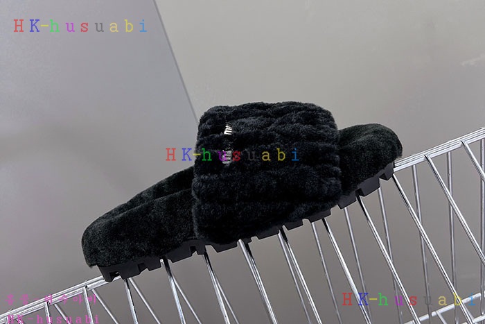 NEW 미우미우 슬리퍼 신상 MU 554015