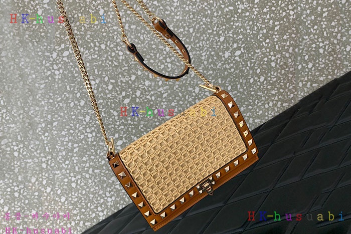 ★미러급★발렌티노 락스터드 라피아 숄더백 580040