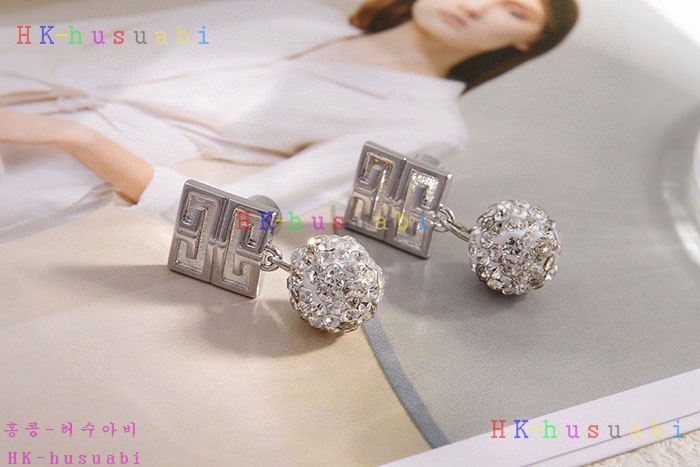 NEW 지방시 귀걸이 신상 GV 895474