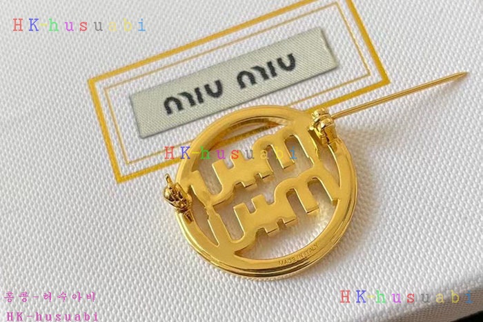 NEW 미우미우 귀걸이 신상 M 0958014
