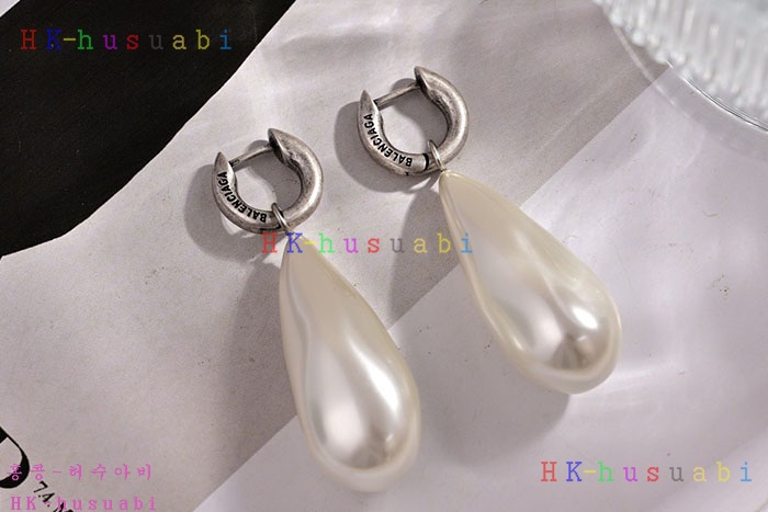 NEW 발렌시아가 귀걸이 신상 B 889011
