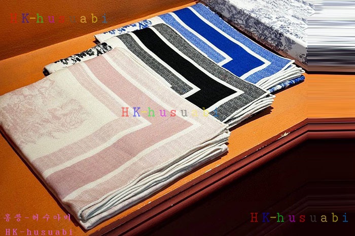 NEW 디올 스카프 신상 DR 485817