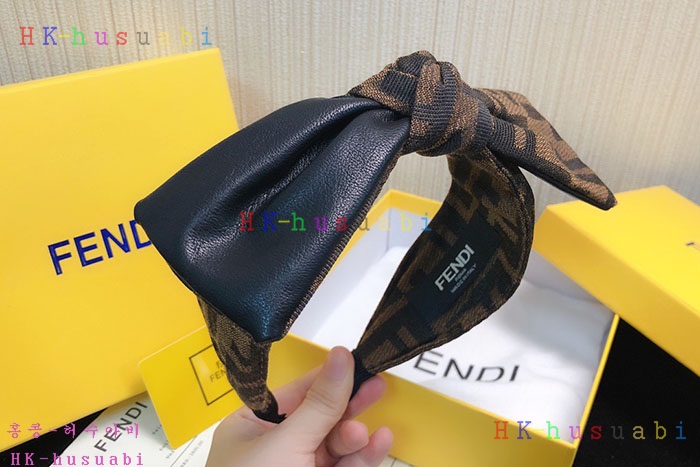 NEW 펜디 헤어밴드 신상 FD 25001057