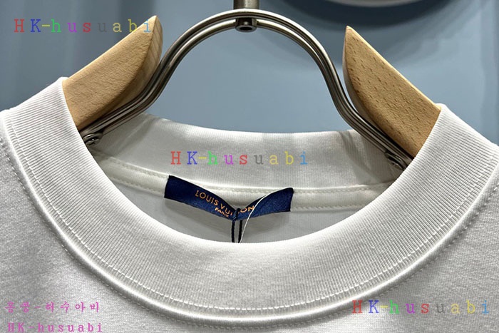 NEW 루이비통 반팔티 신상 LV 5824017