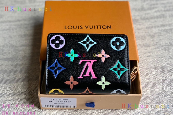 ★미러급★루이비통 LV x TM 루 월릿 무라카미 컬렉션 M13829