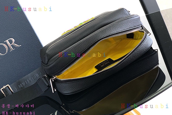 ★미러급★디올 DIOR AND KAWS Rider 2.0 미니 지퍼 메신저 백 2ESWS034
