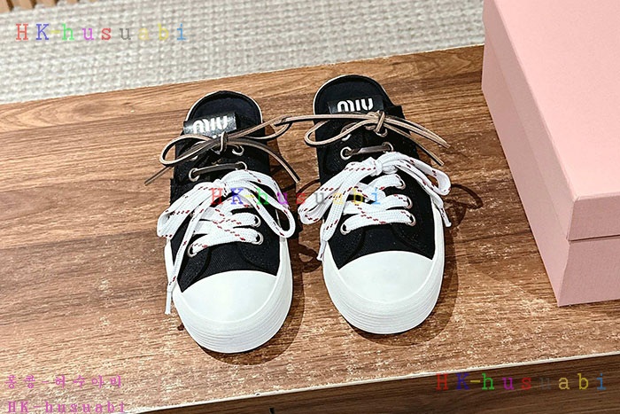 NEW 미우미우 신발 신상 MU 5584011