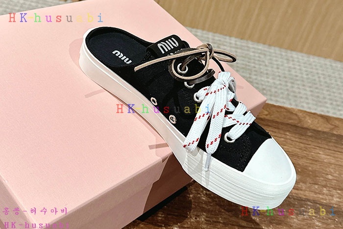 NEW 미우미우 신발 신상 MU 5584011