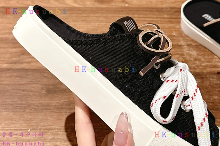 NEW 미우미우 신발 신상 MU 5584011