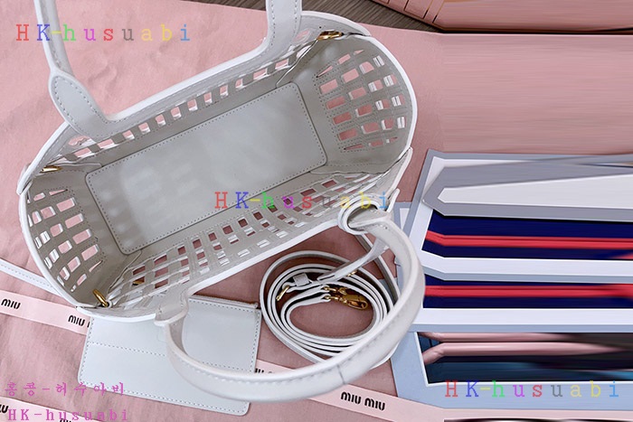 ★미러급★미우미우 가죽 바스켓 5BA294-2