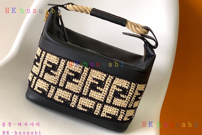 ★미러급★펜디 인슐레이티드 백  7AS113