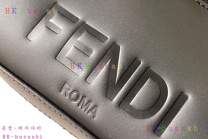 ★미러급★펜디 인슐레이티드 백  7AS113