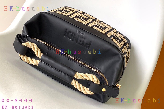 ★미러급★펜디 인슐레이티드 백  7AS113